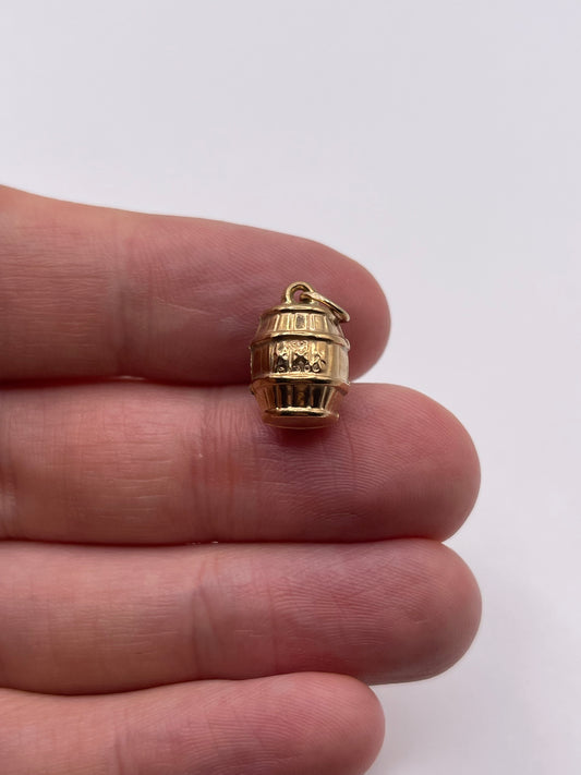 8ct gold barrel charm