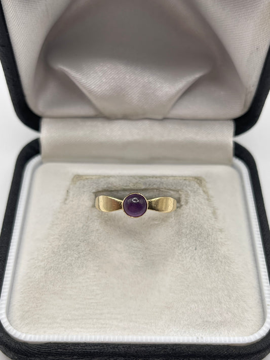 9ct gold cabochon amethyst ring