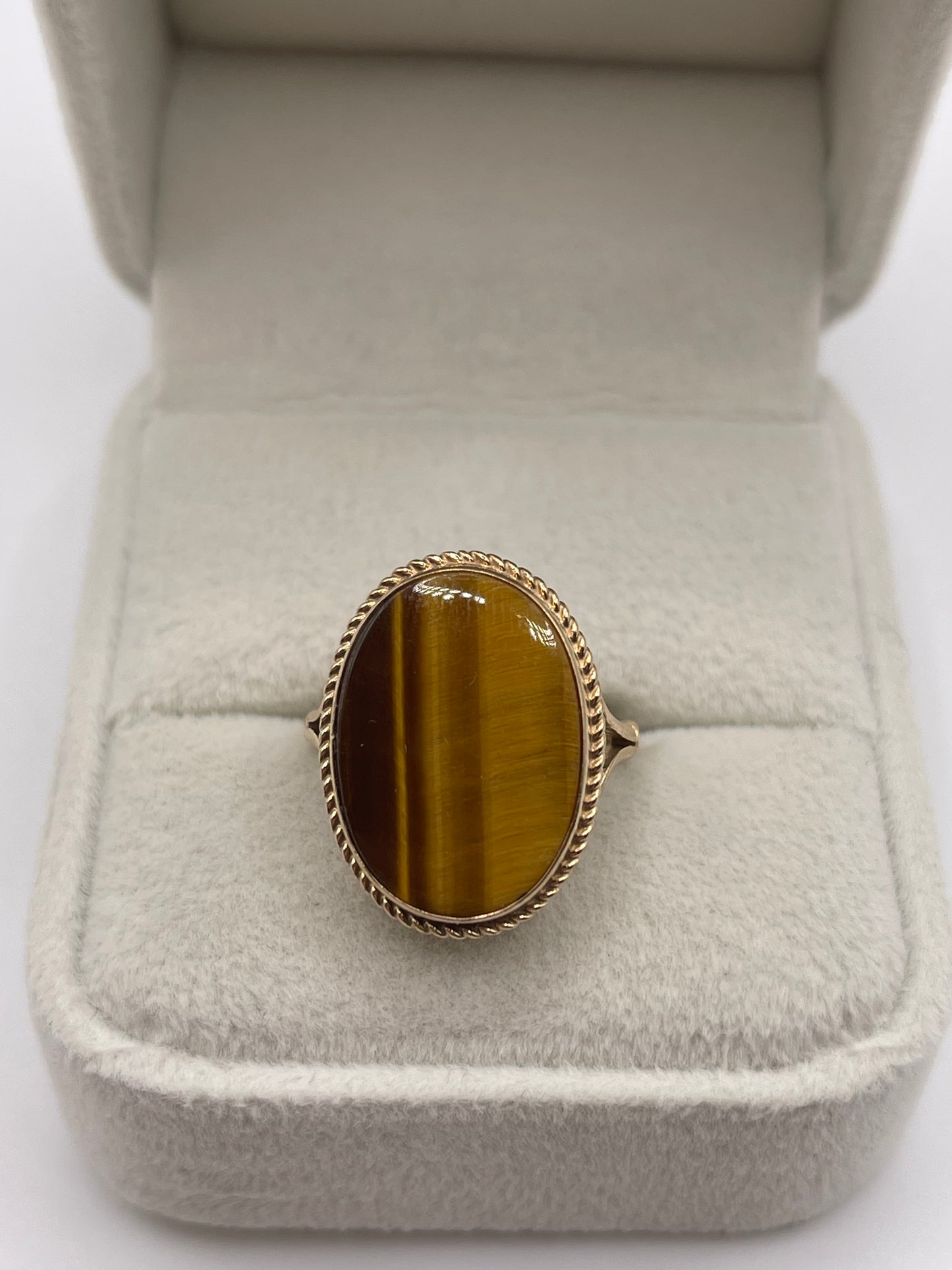 9ct gold tigers eye ring