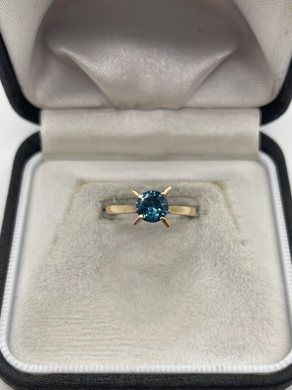 9ct gold synthetic blue spinel ring