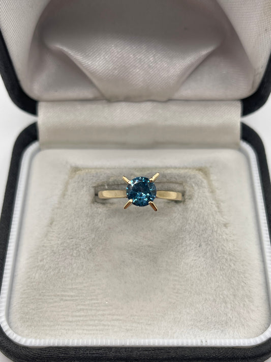 9ct gold synthetic blue spinel ring