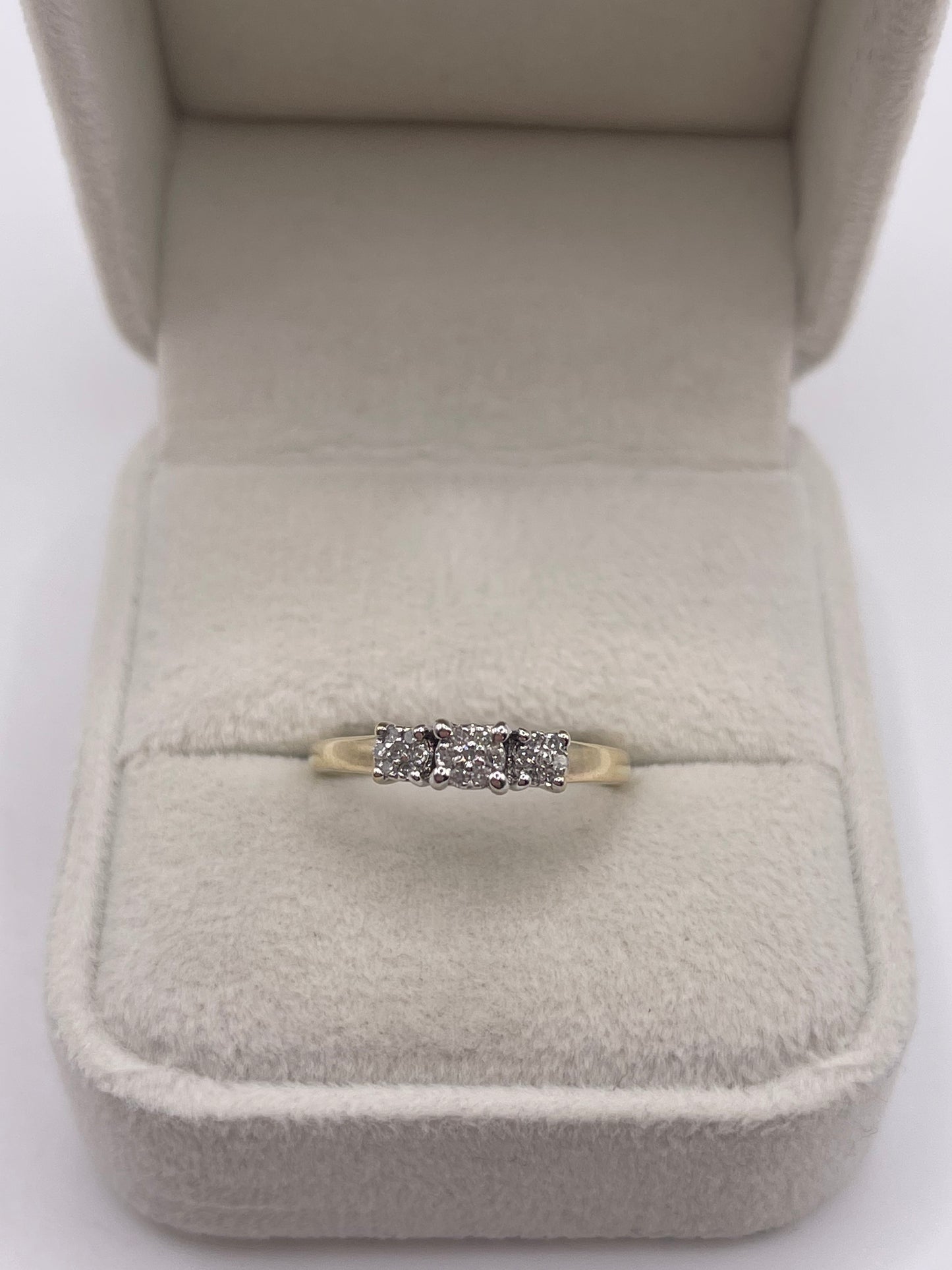 9ct gold diamond cluster ring