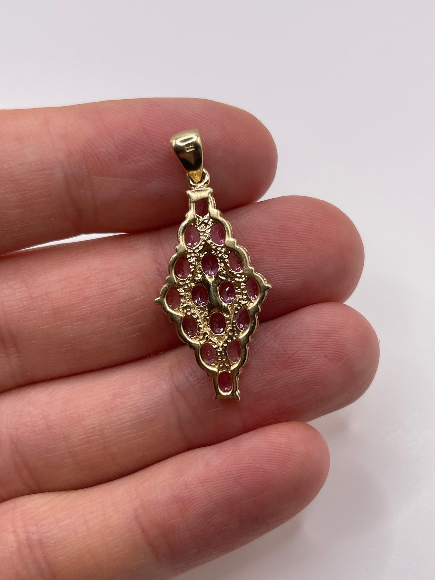 9ct gold pink sapphire pendant