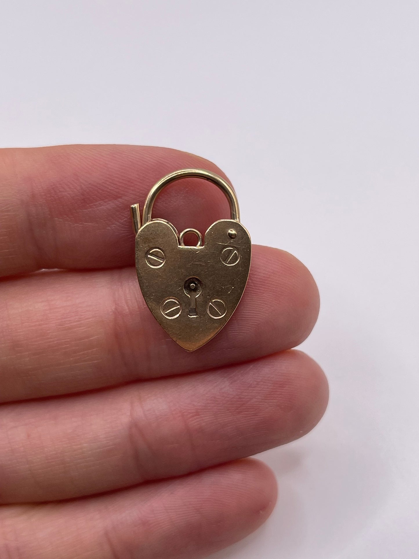 9ct gold padlock 1