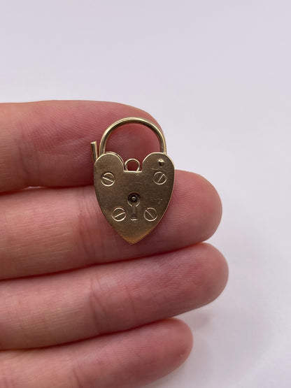 9ct gold padlock 1