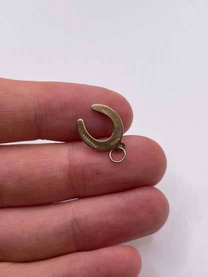 9ct gold horseshoe pendant