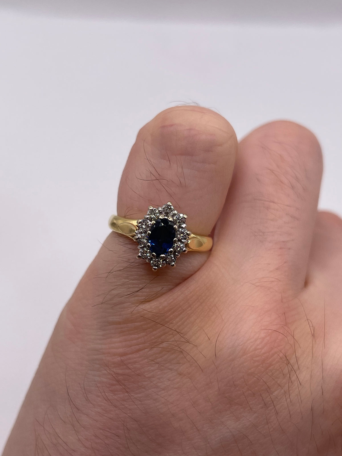 18ct gold sapphire and diamond ring