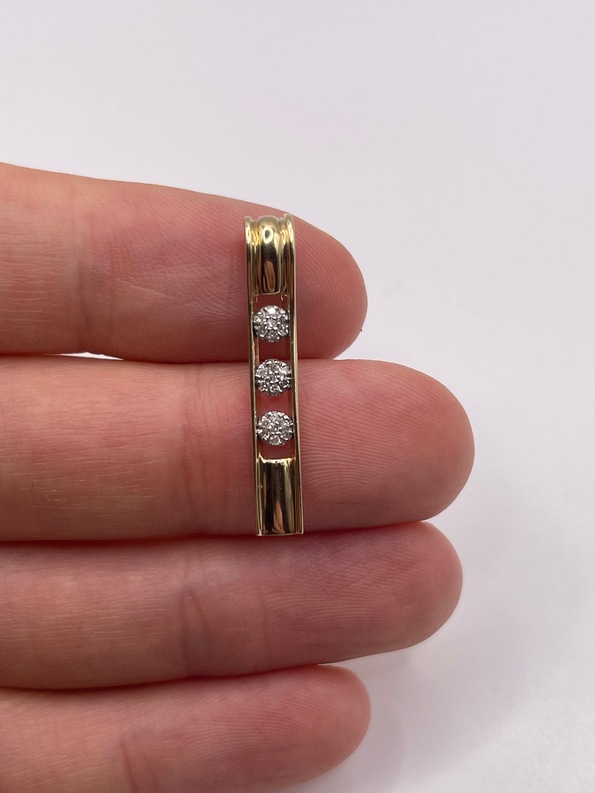 9ct gold diamond cluster pendant