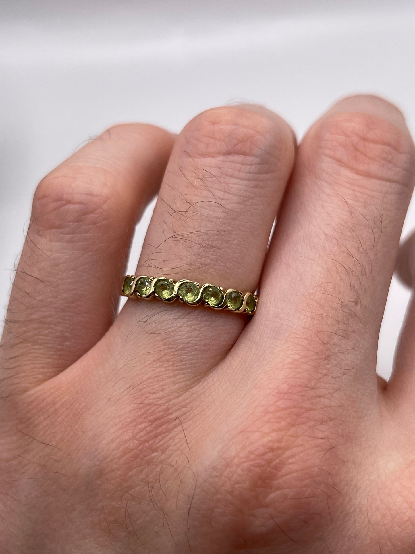 9ct gold peridot ring