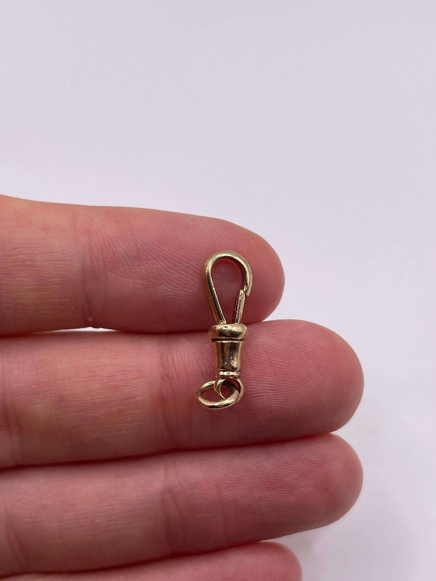 9ct gold dog clip 11