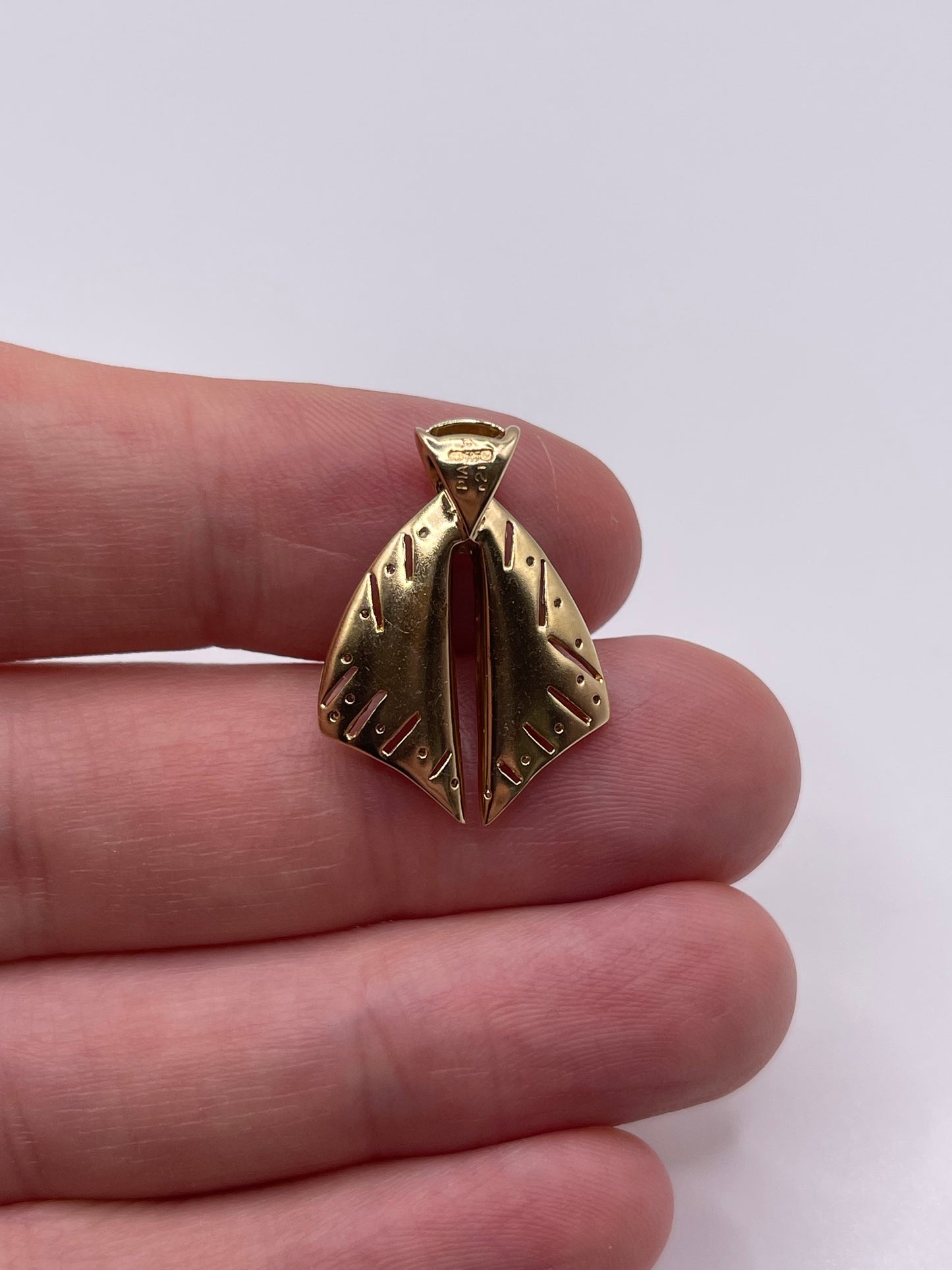 14ct gold diamond cluster pendant