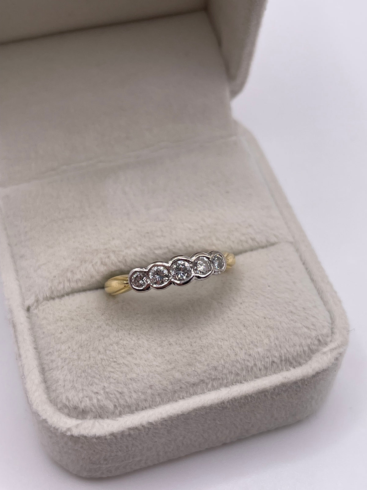 18ct gold diamond ring