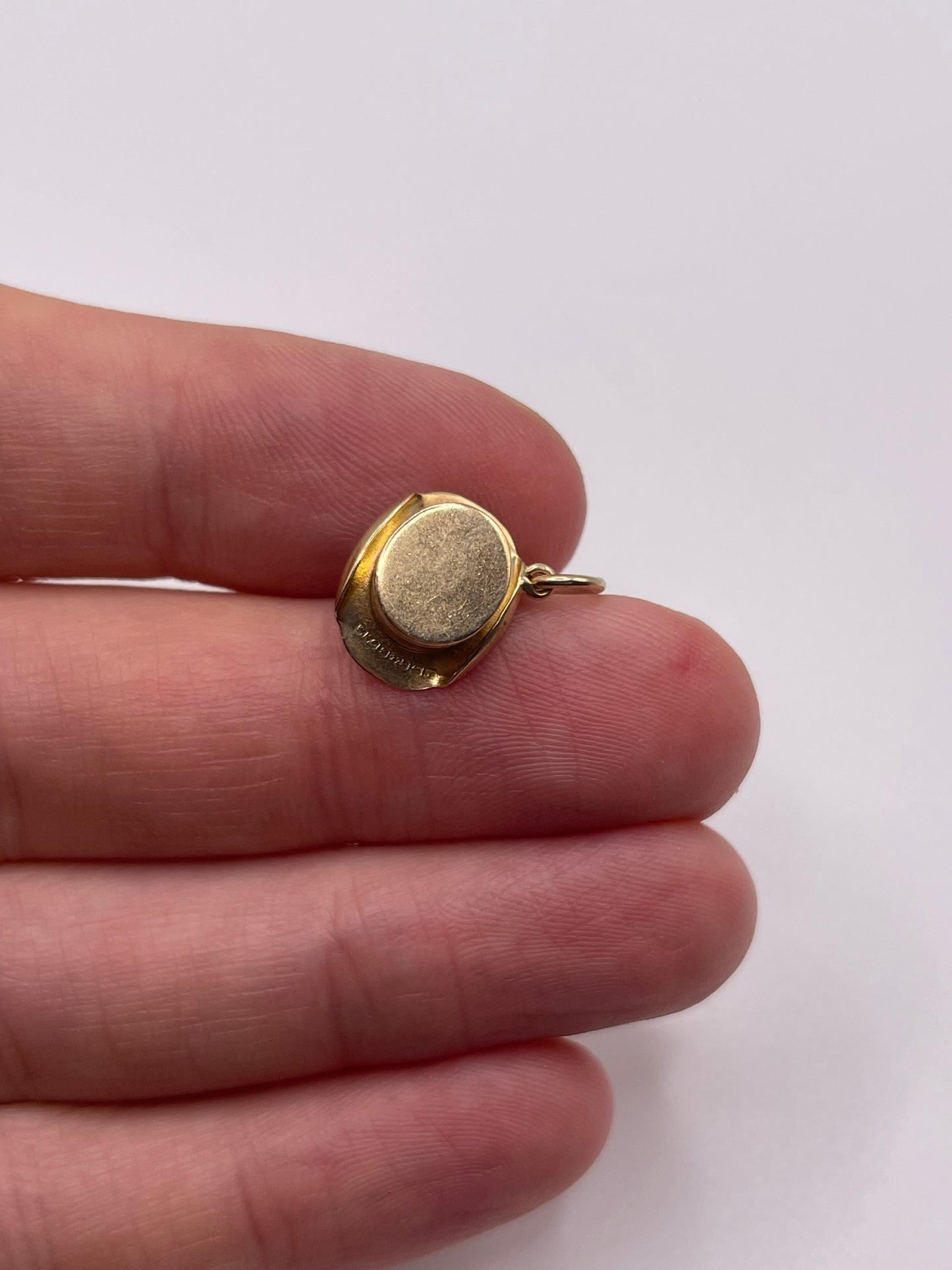 9ct gold hat charm