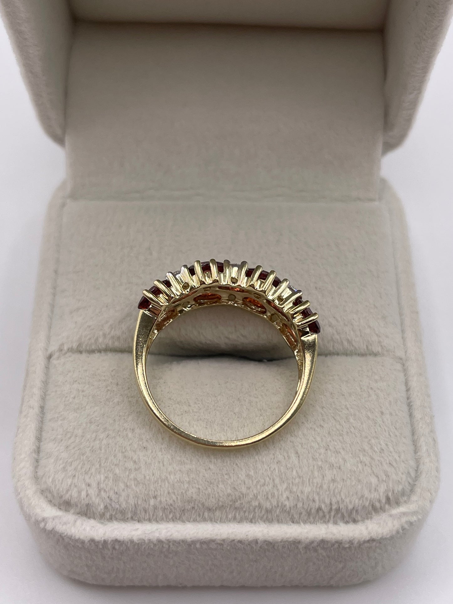 9ct gold garnet and diamond ring