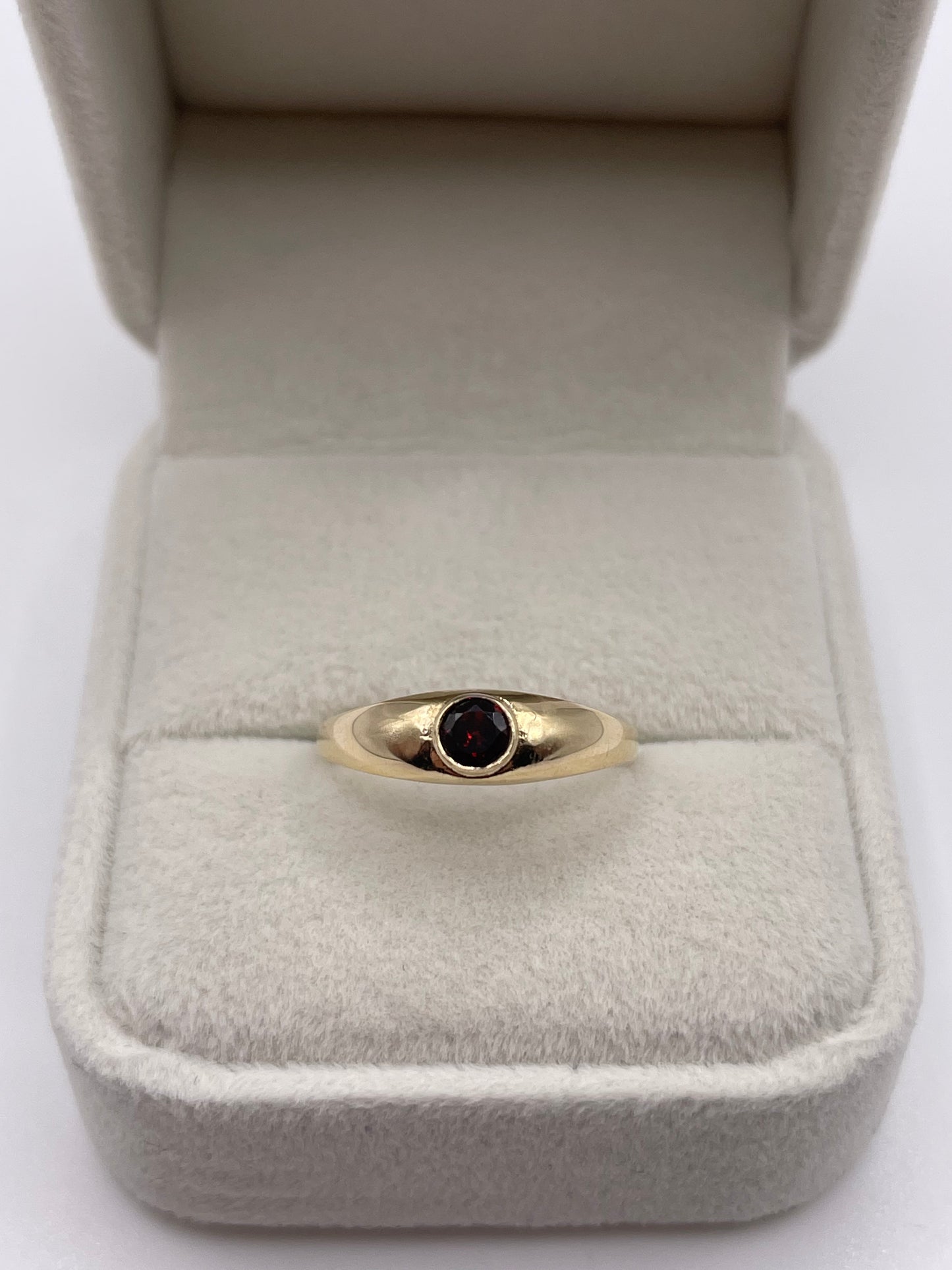 9ct gold garnet gypsy ring