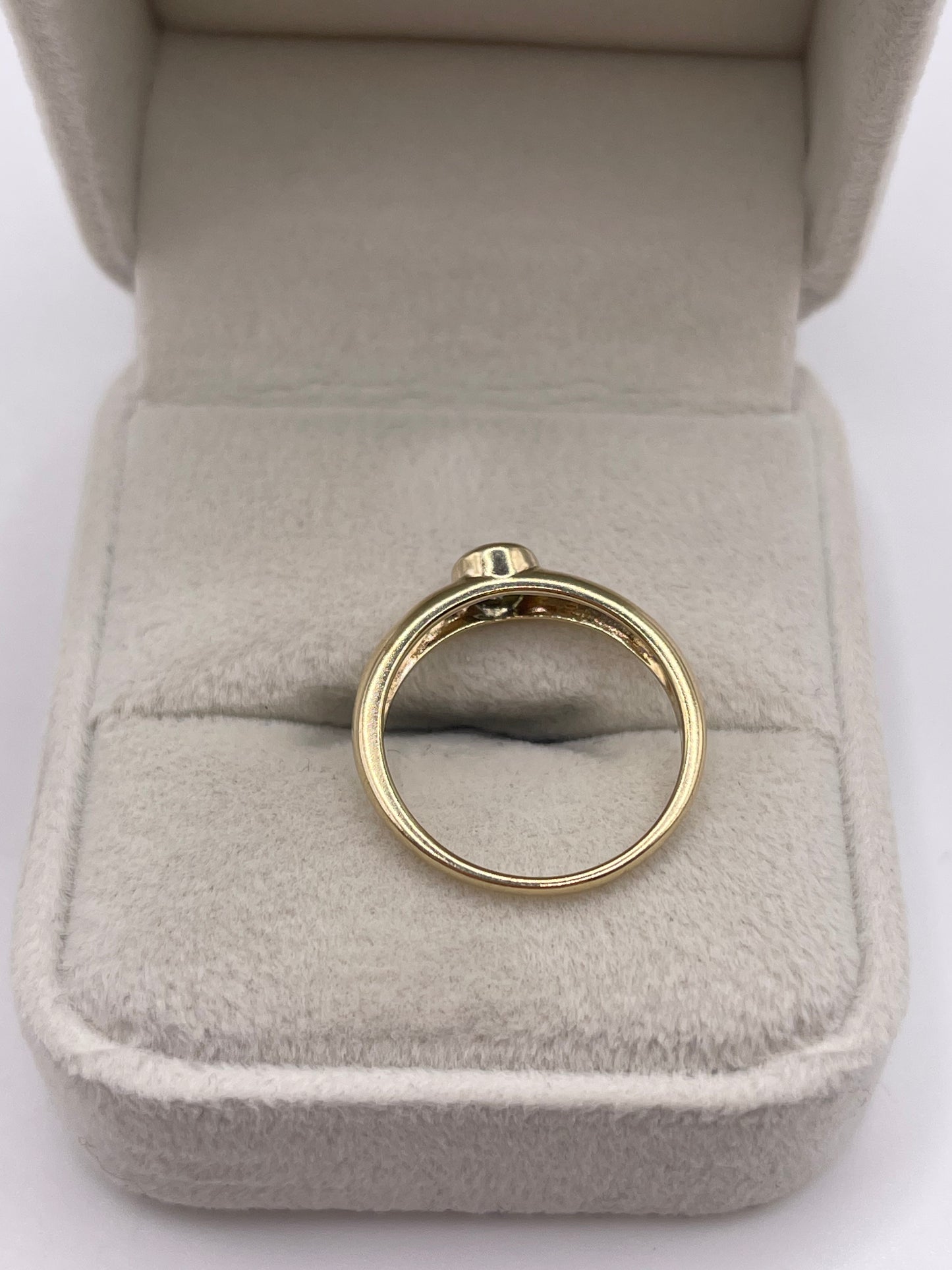 9ct gold quartz gypsy ring