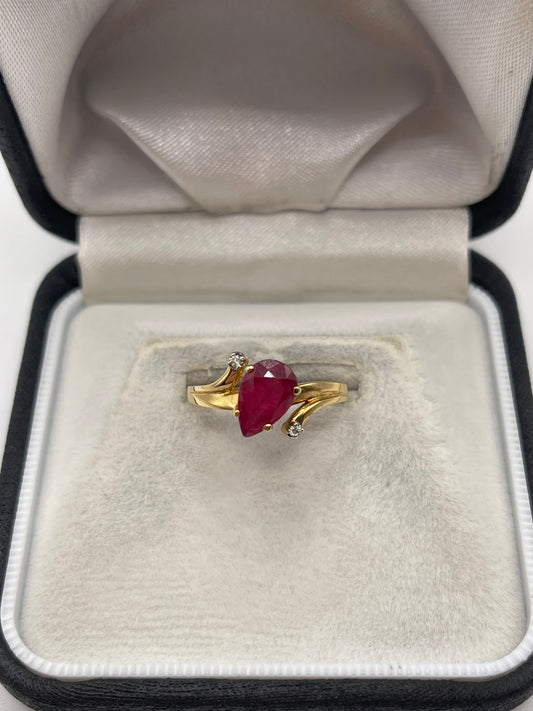 18ct gold ruby and diamond ring