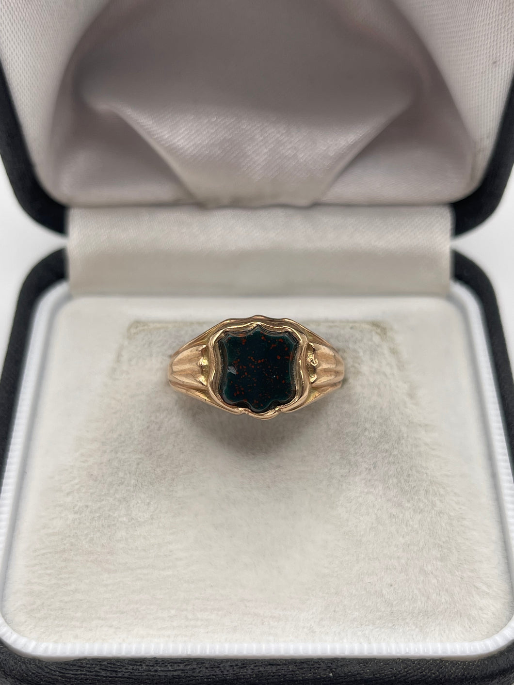 Antique 9ct rose gold bloodstone signet ring