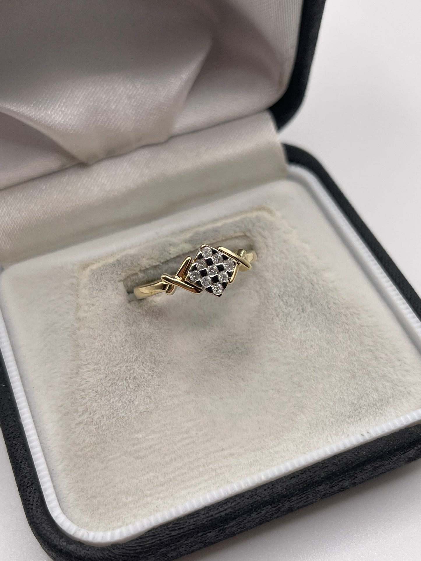 9ct gold diamond cluster ring
