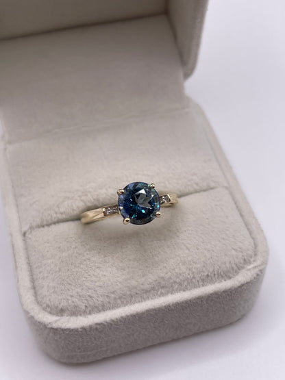 9ct gold topaz and diamond ring