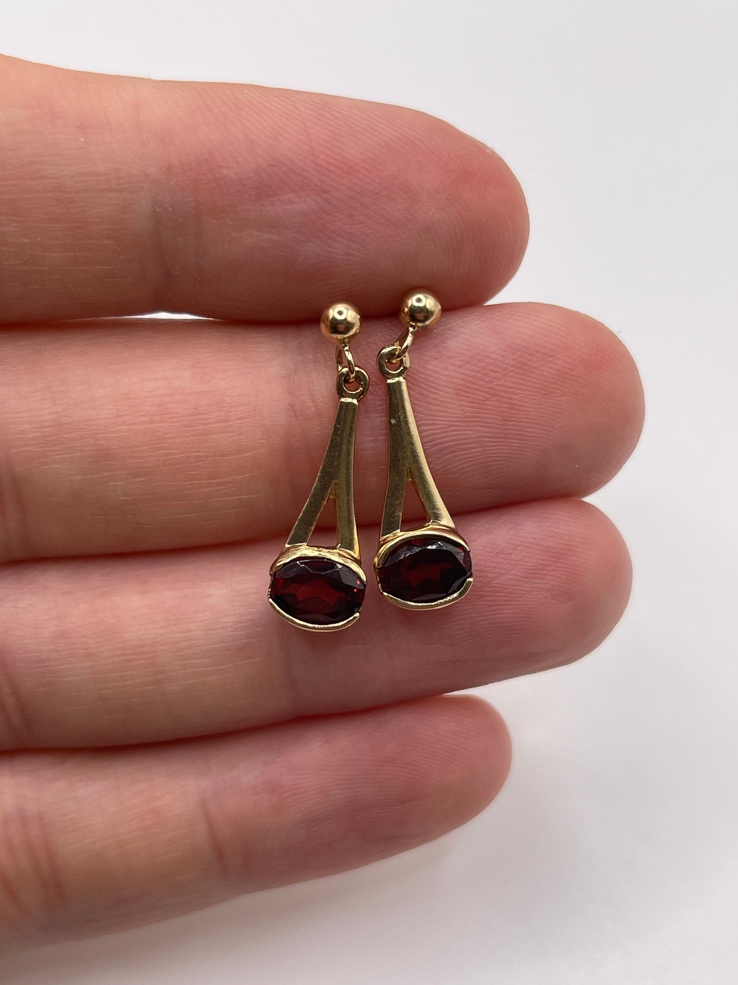 9ct gold garnet earrings