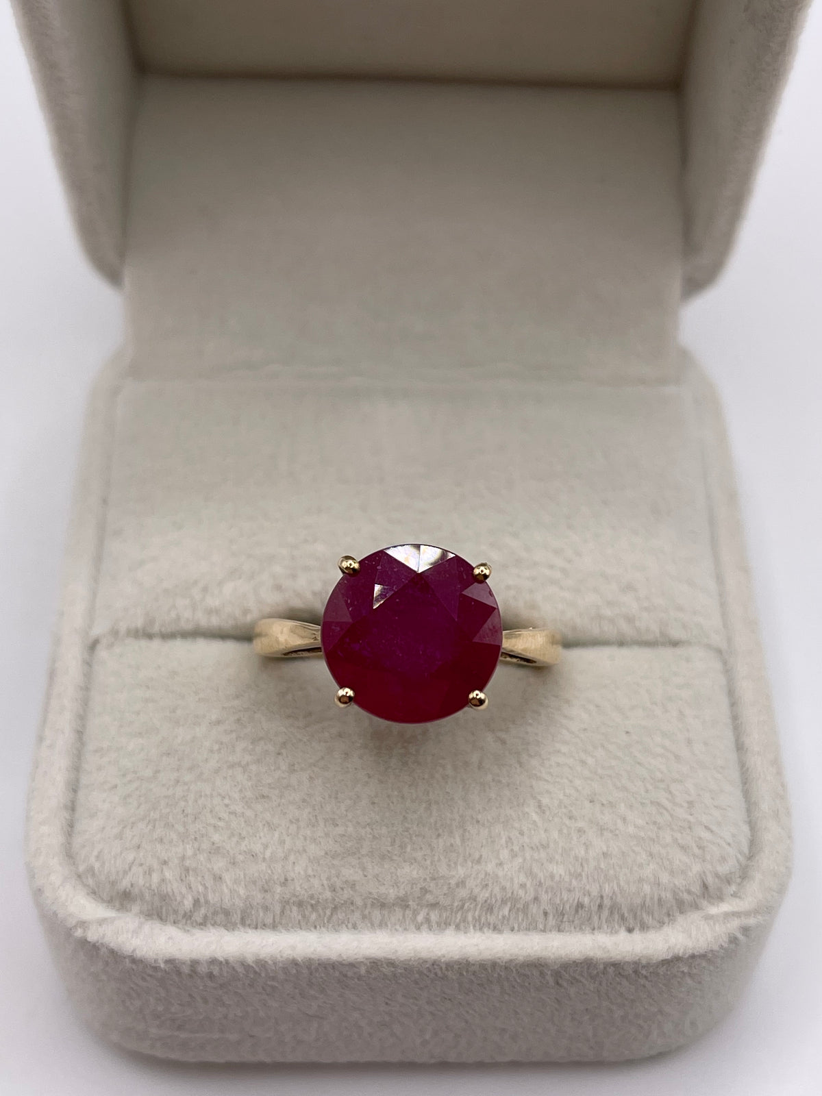 9ct gold ruby ring