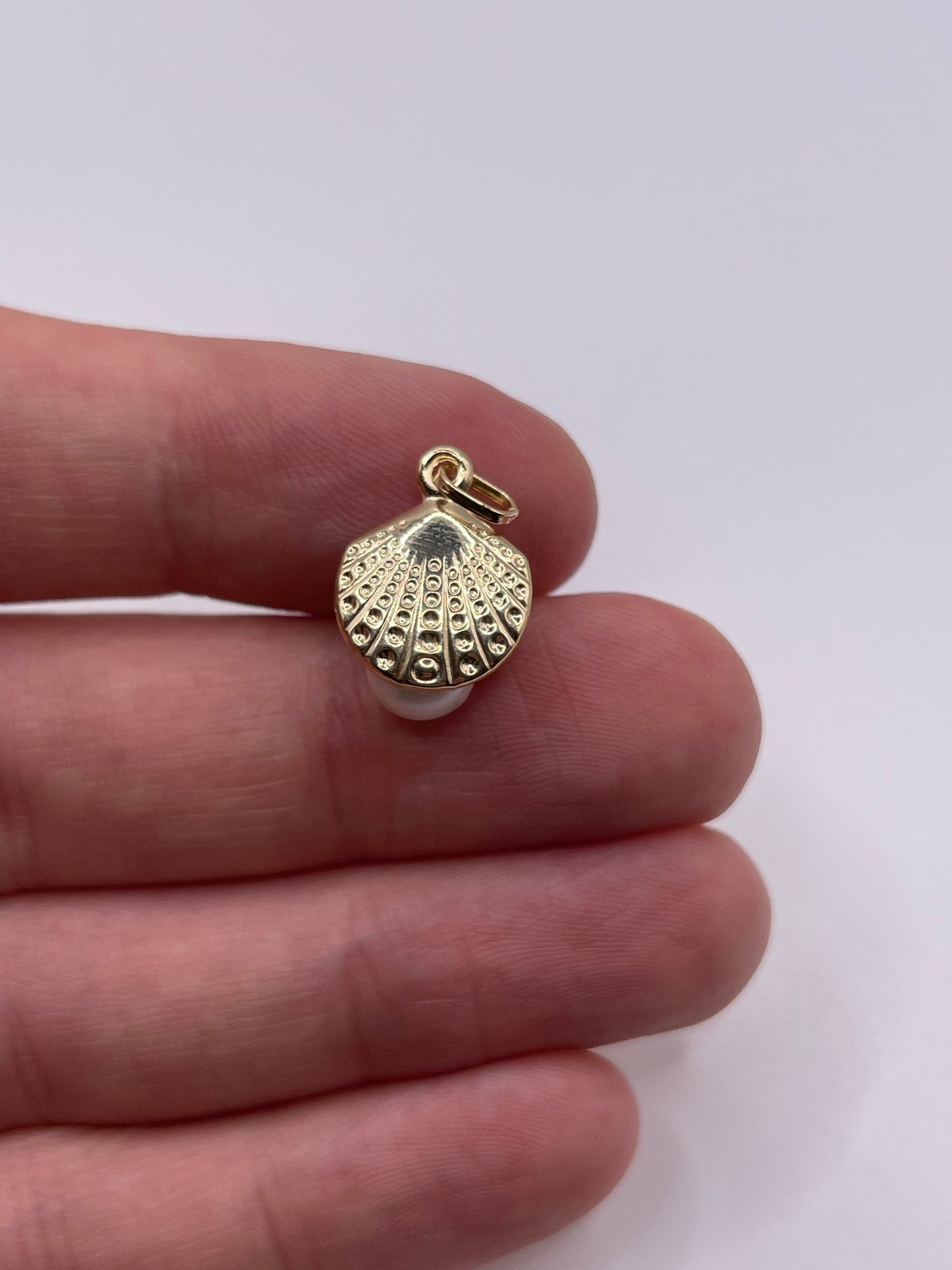 9ct gold pearl oyster charm