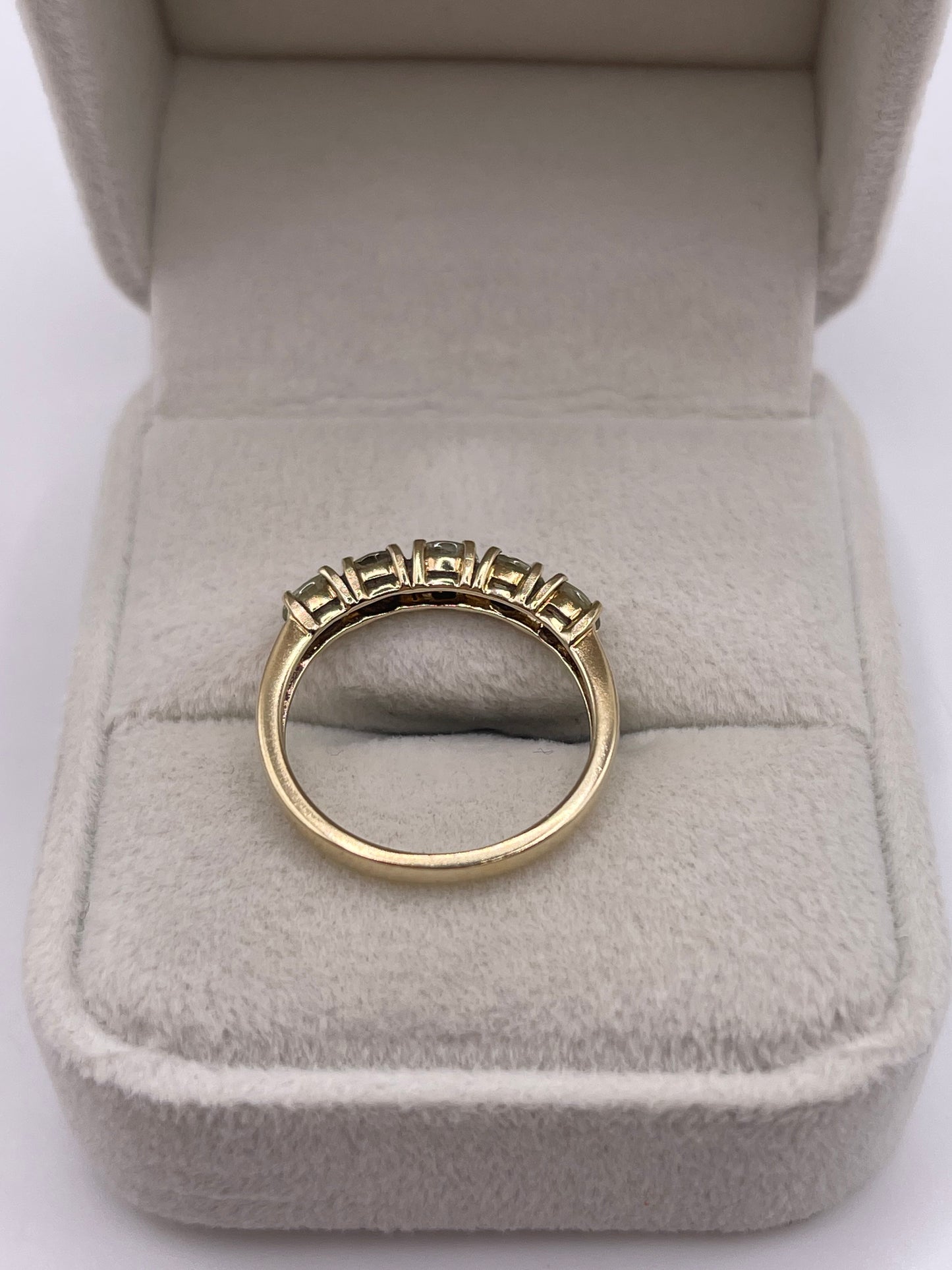 9ct gold green sapphire ring