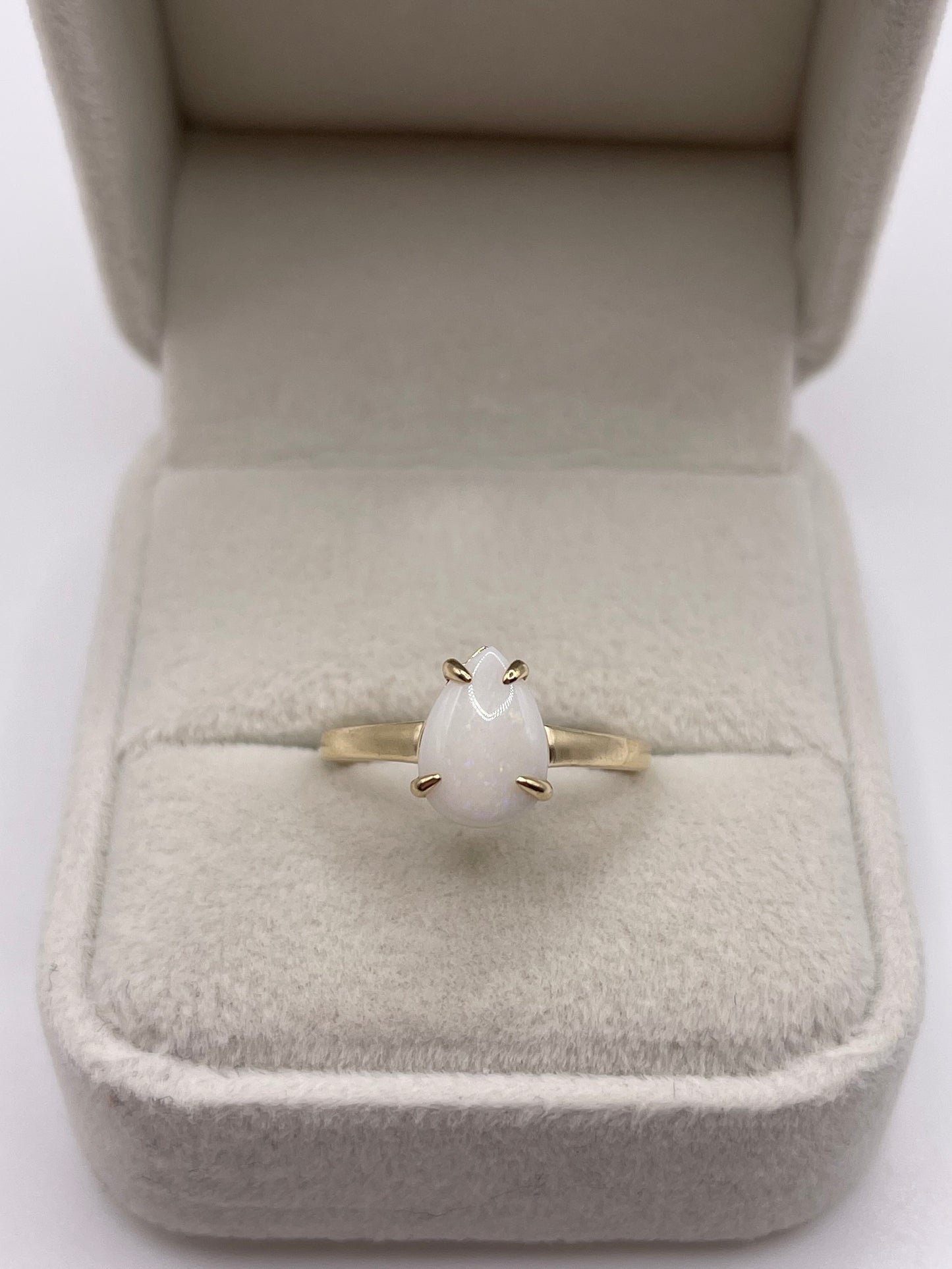 9ct gold opal ring