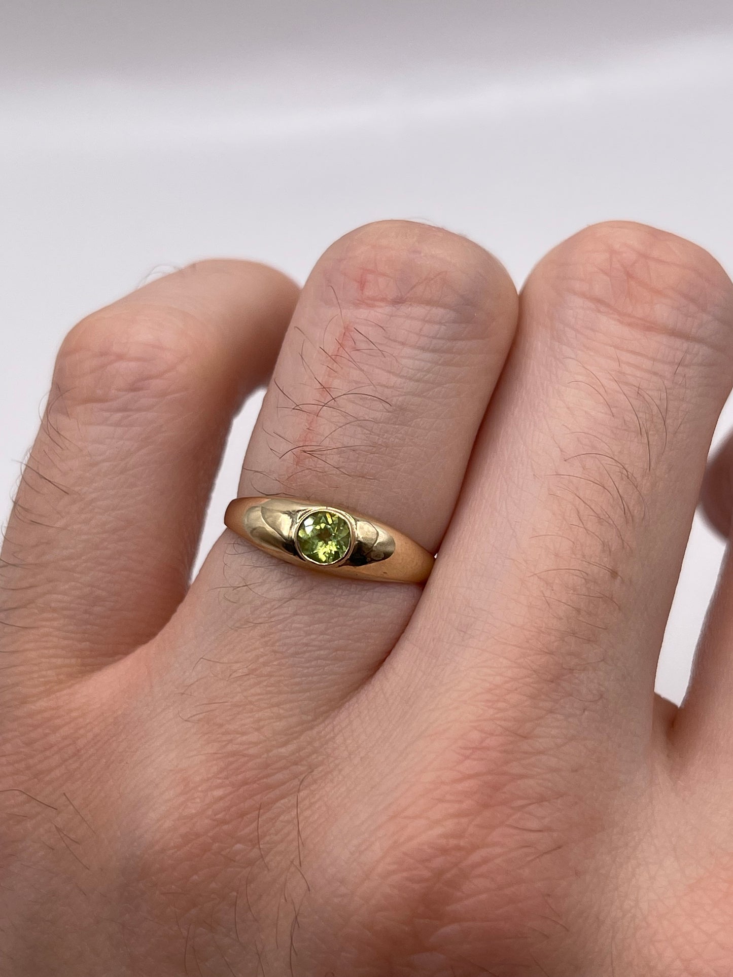 9ct gold peridot gypsy ring