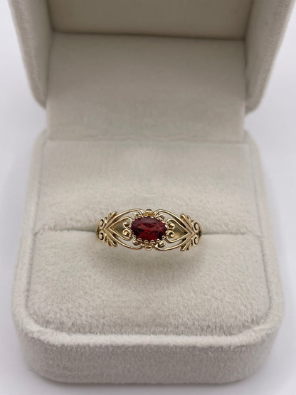 9ct gold garnet ring