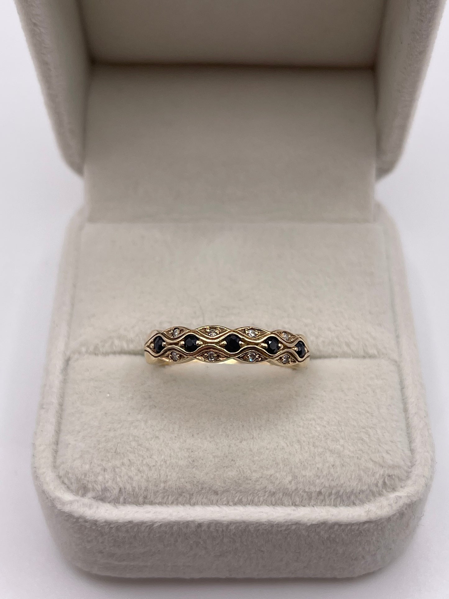 9ct gold sapphire and diamond ring