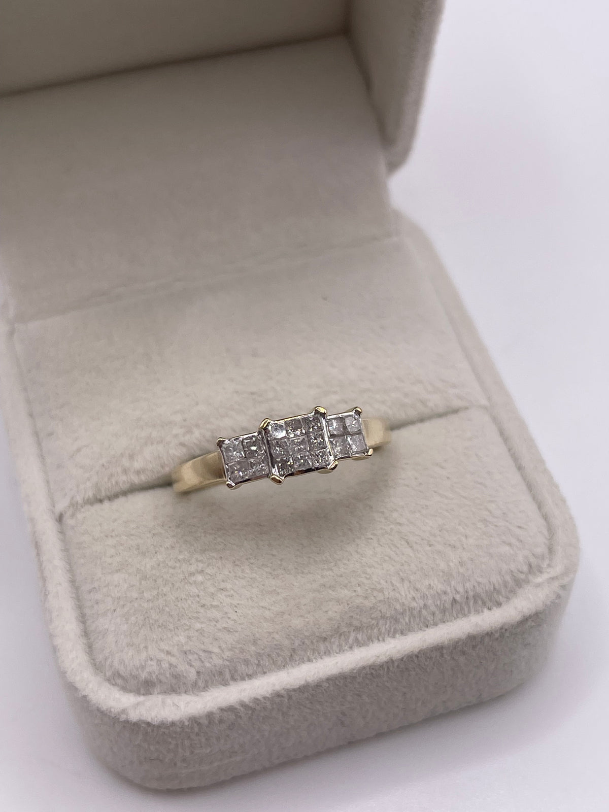 9ct gold diamond cluster ring