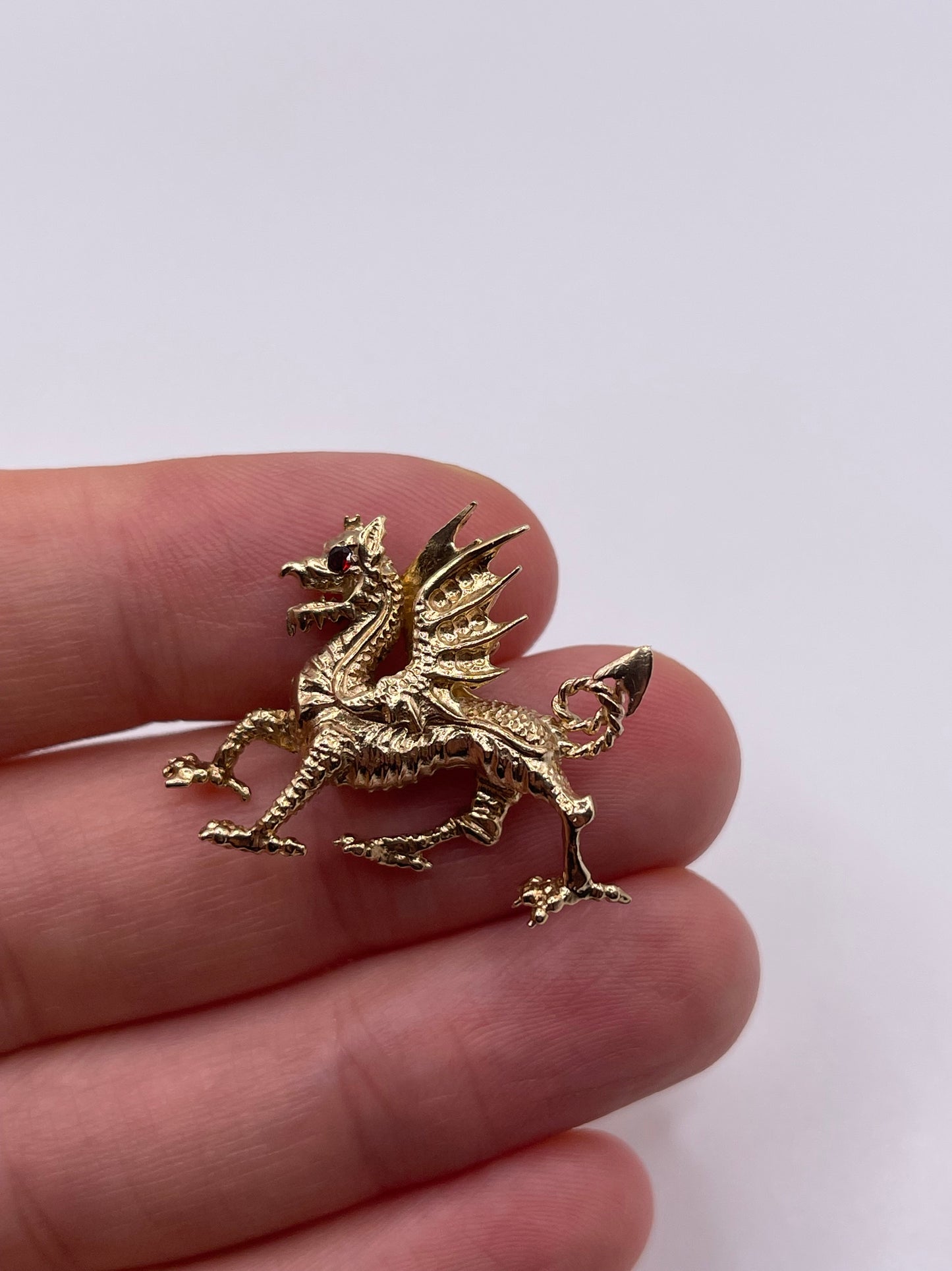 9ct gold garnet dragon pendant