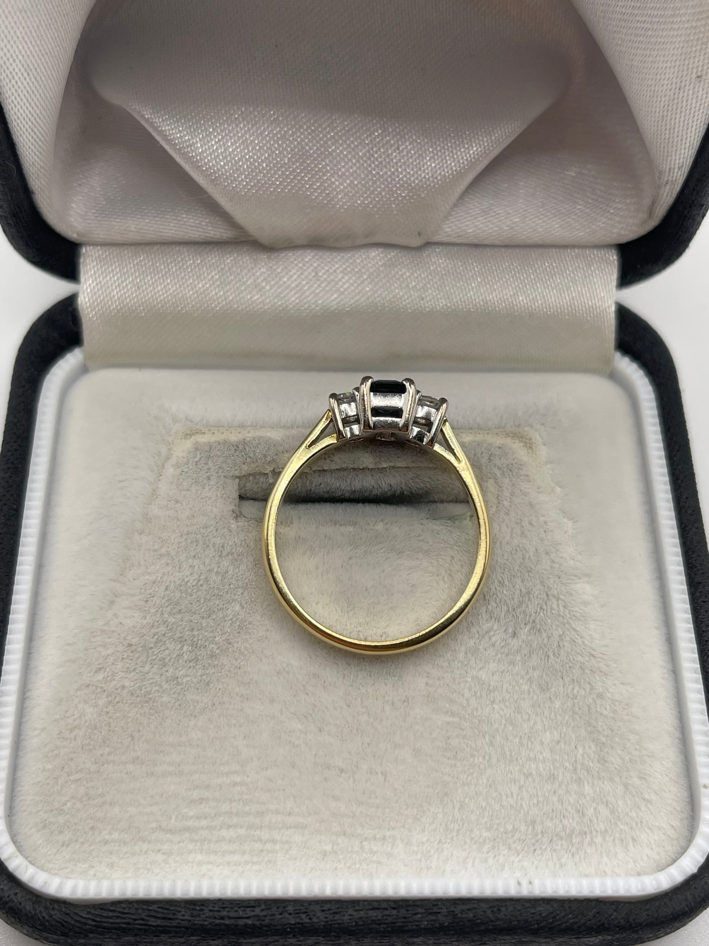 18ct gold sapphire and diamond ring