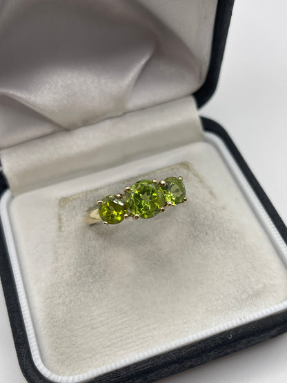 9ct gold peridot ring