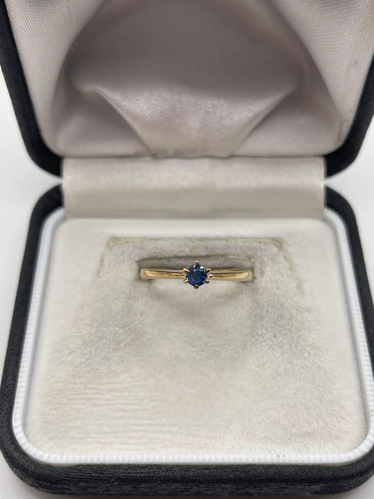 9ct gold sapphire ring
