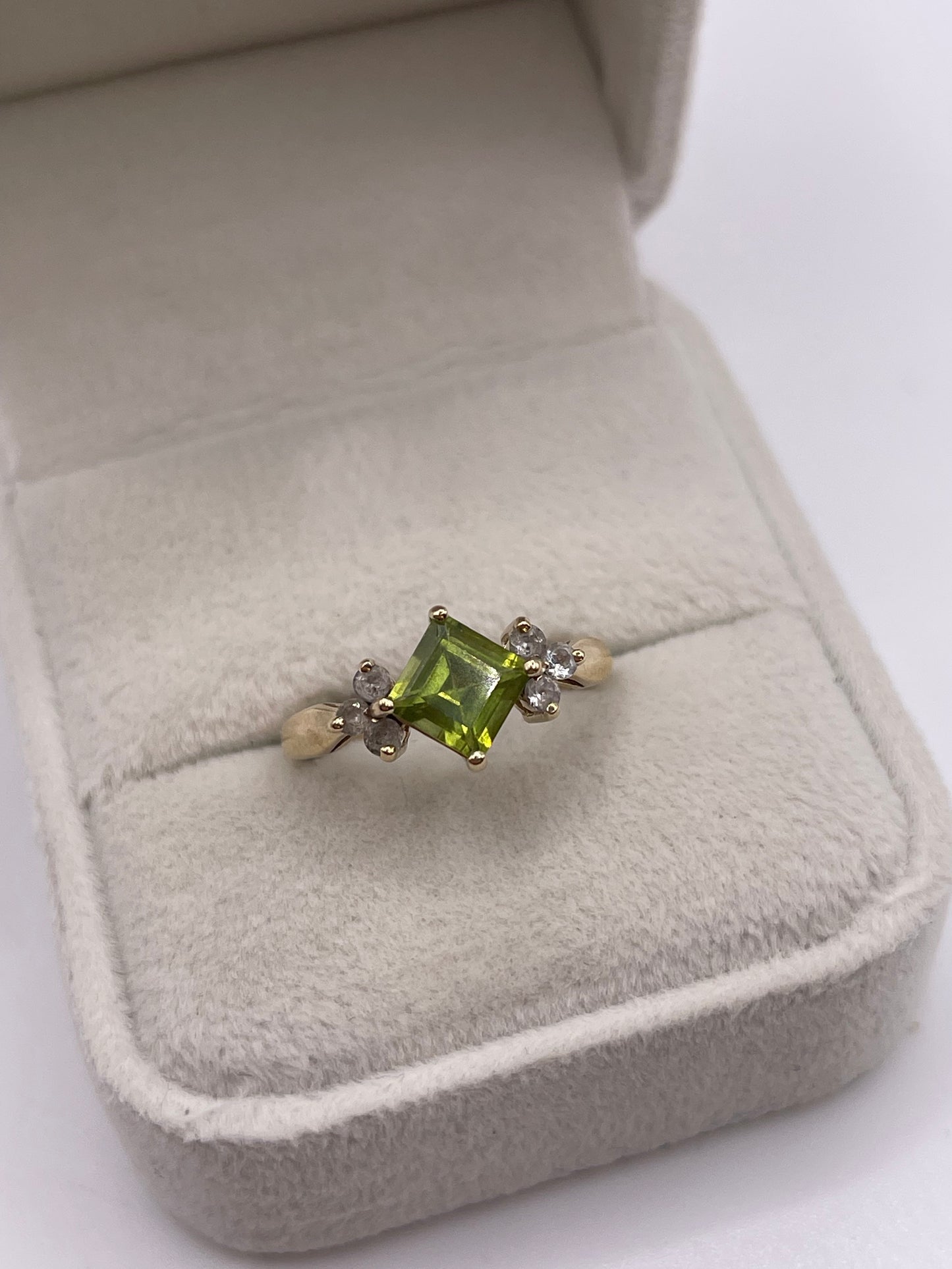 9ct gold peridot and topaz ring