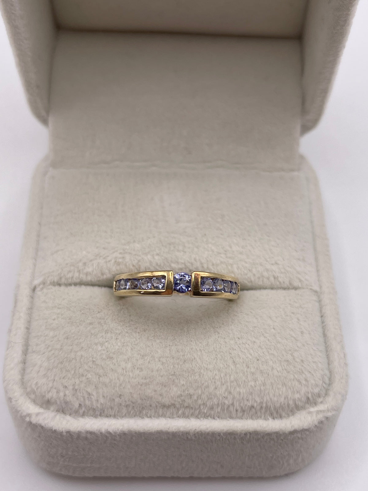 9ct gold tanzanite ring