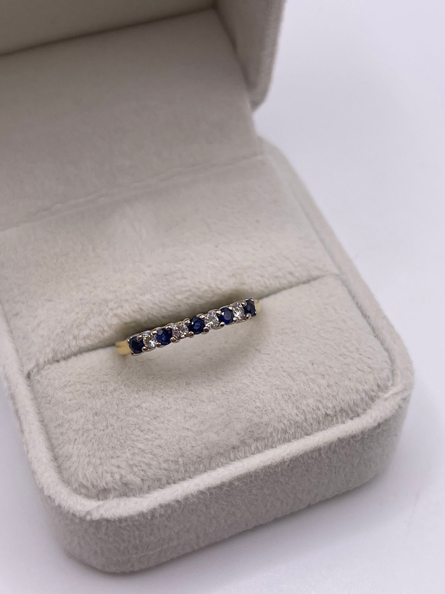 18ct gold sapphire and diamond ring
