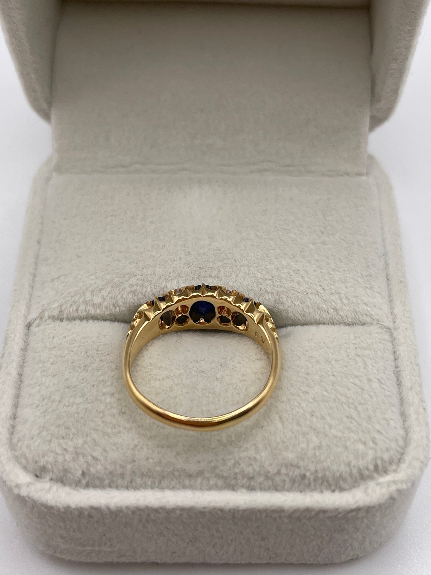 Antique 18ct gold sapphire and diamond ring