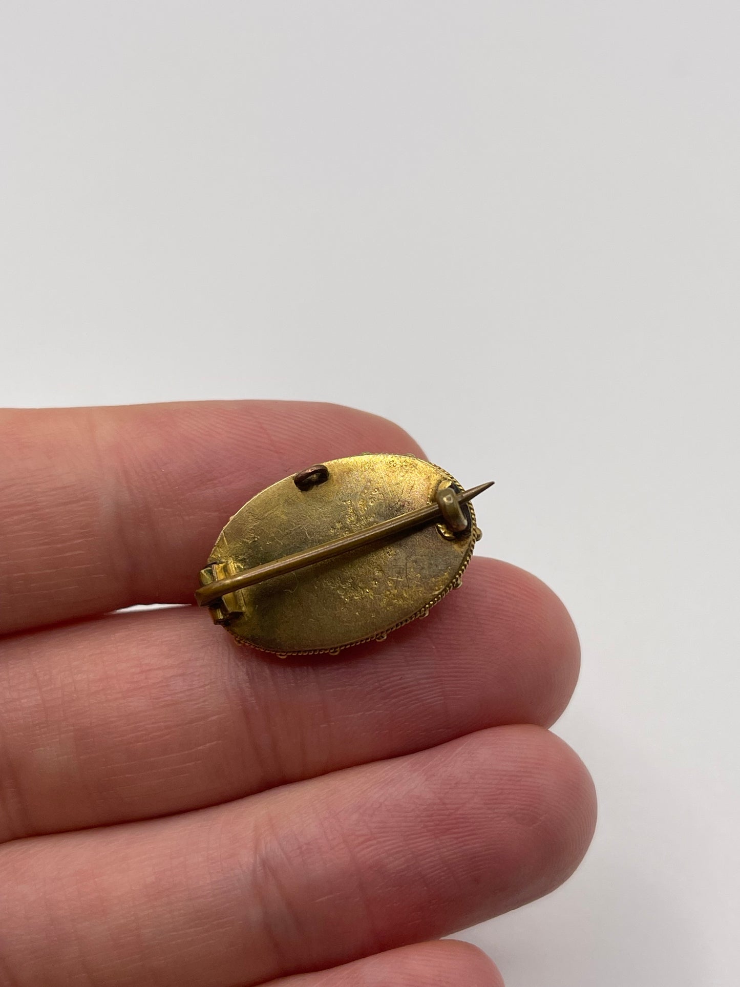 Antique 15ct gold cabochon amethyst brooch