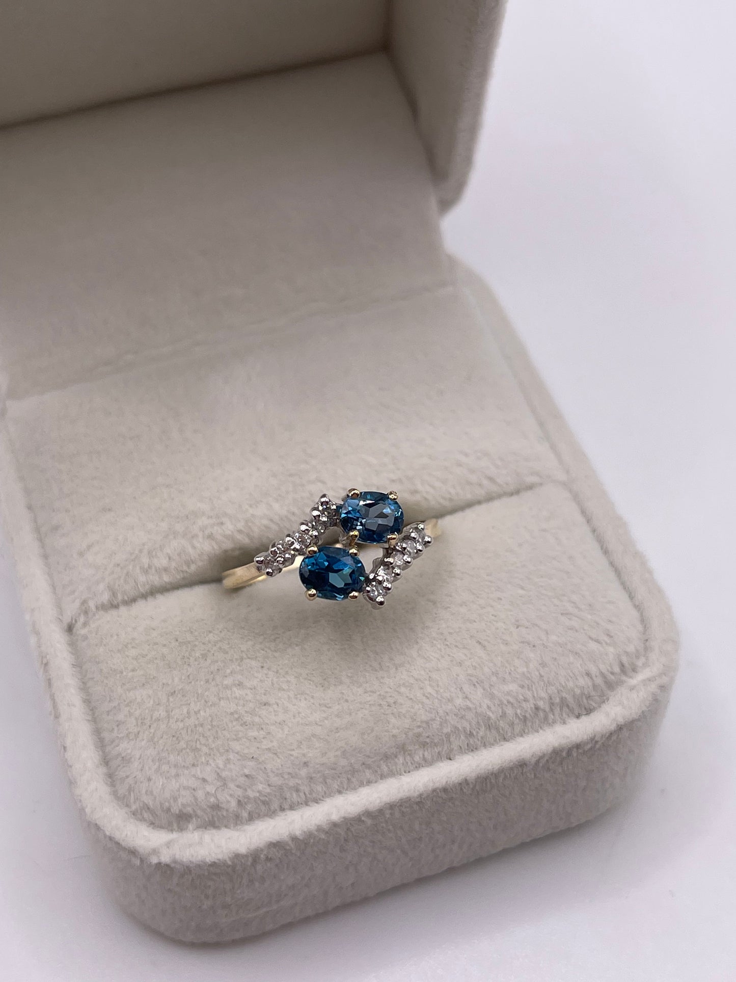 9ct gold topaz and diamond ring