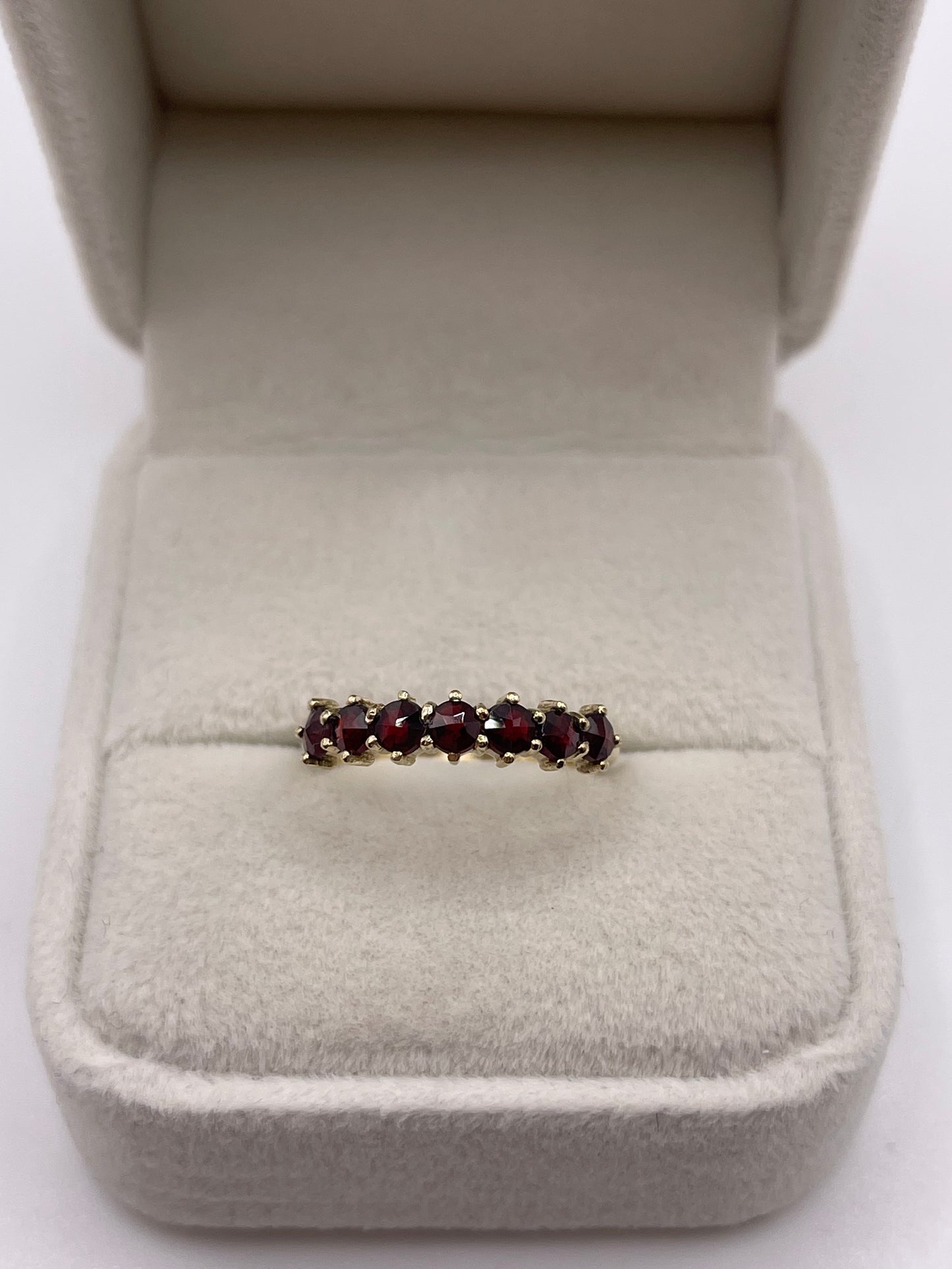 9ct gold garnet ring