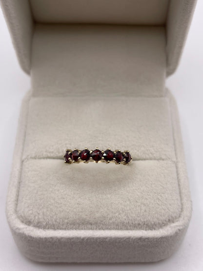 9ct gold garnet ring