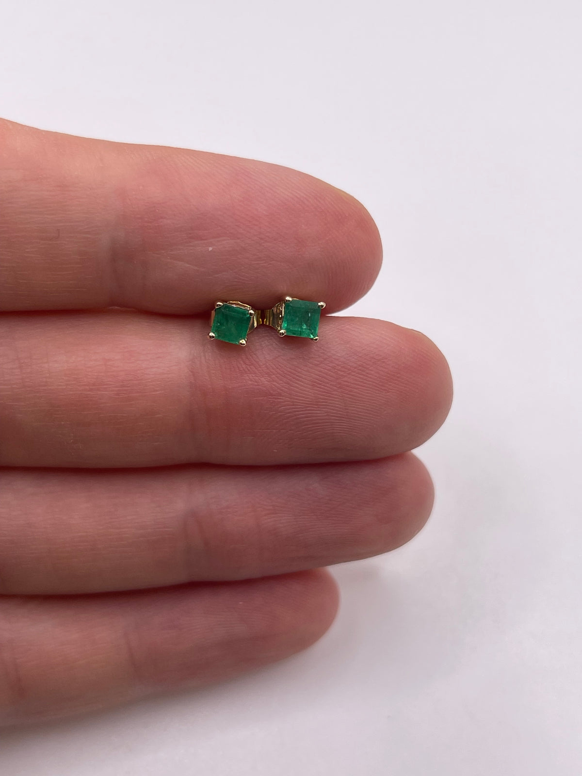 9ct gold emerald earrings