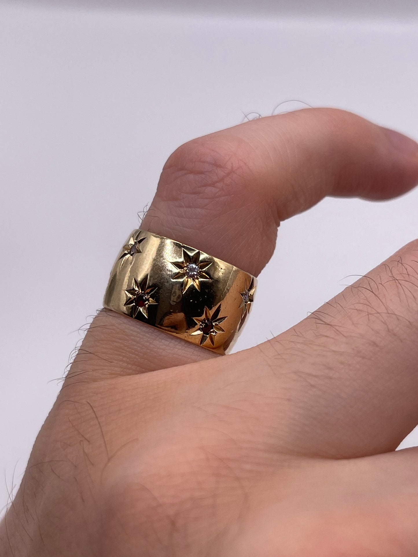 9ct gold garnet and cz star band