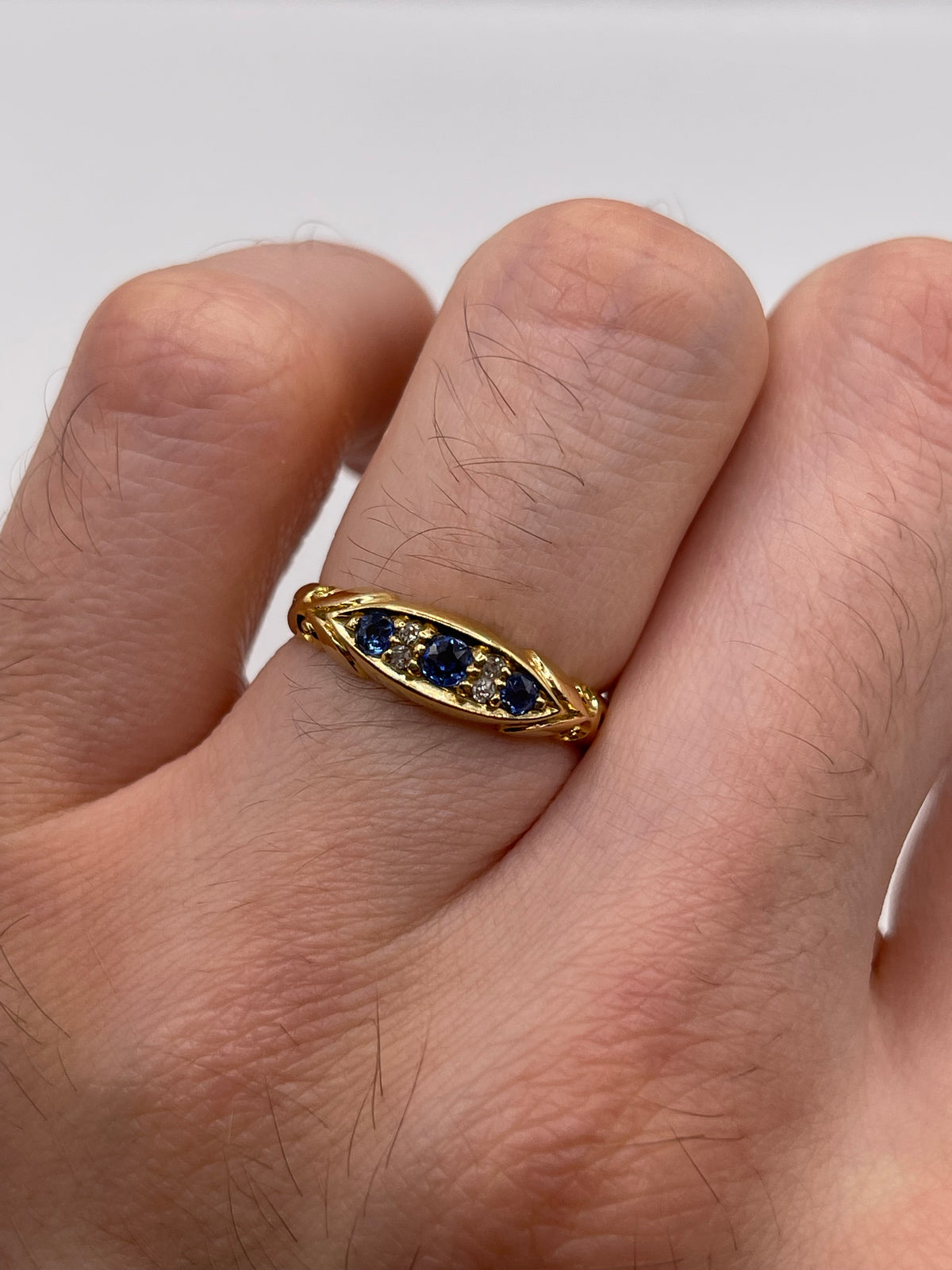 Antique 18ct gold sapphire and diamond ring
