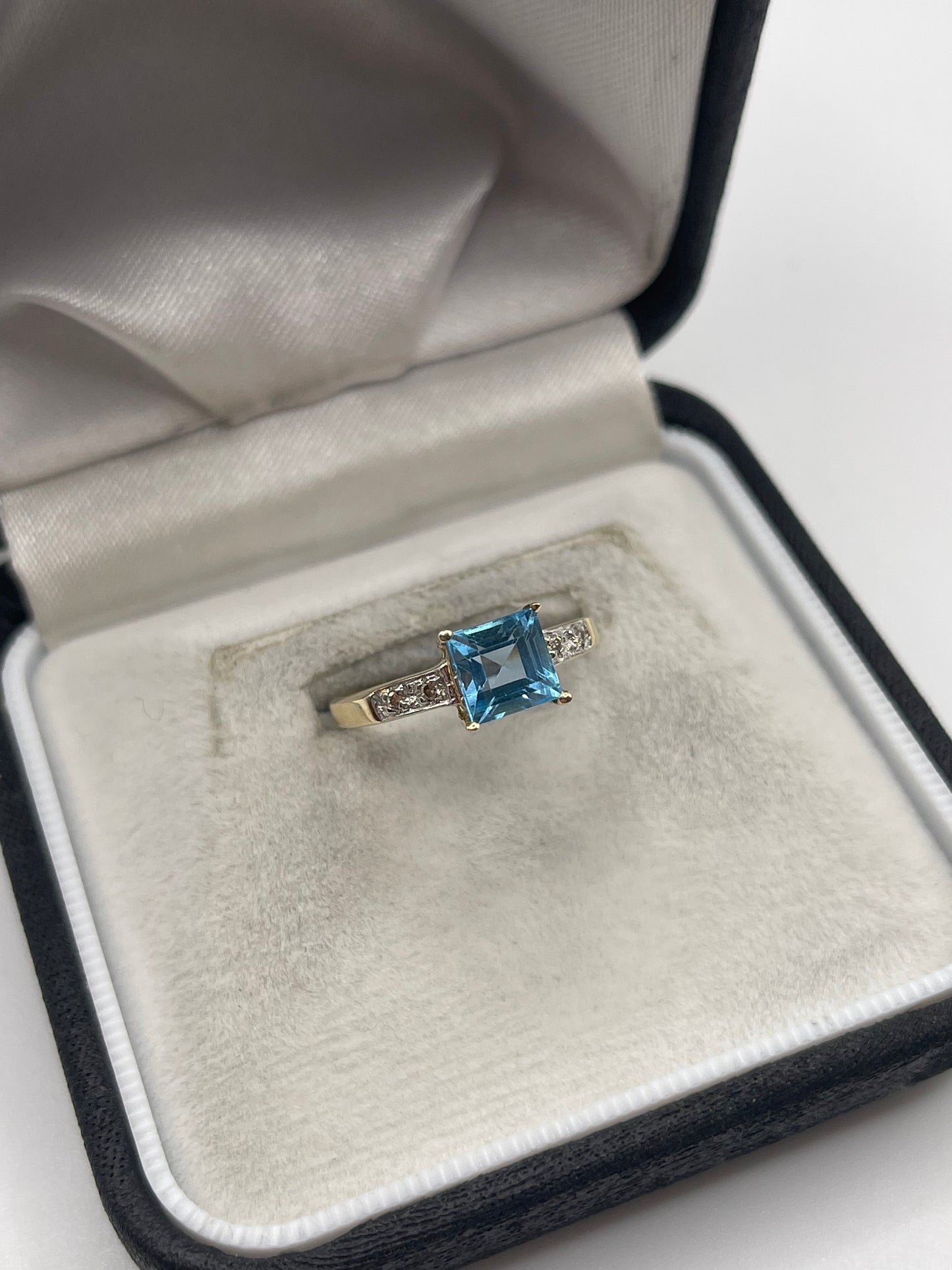 9ct gold topaz and diamond ring