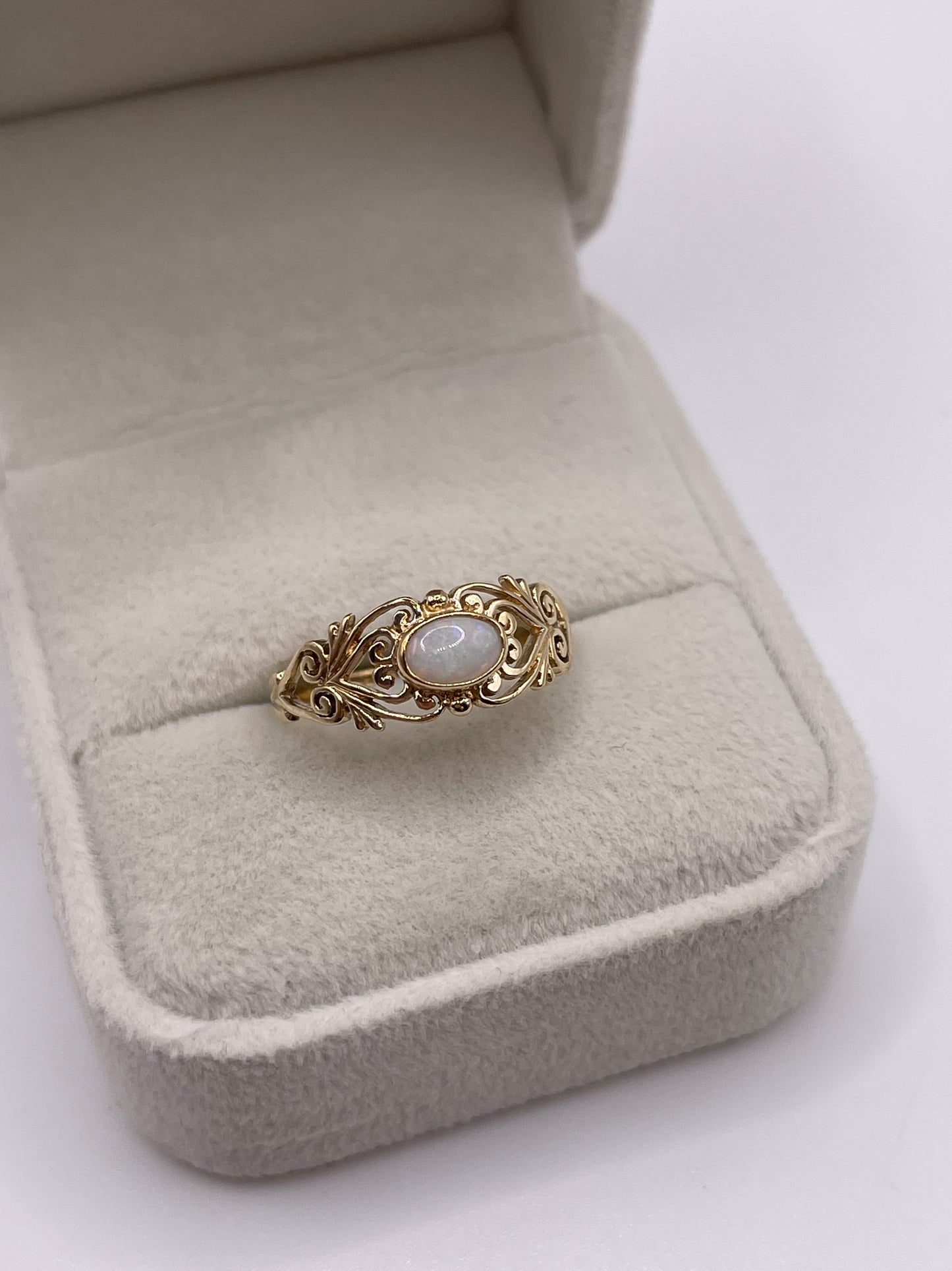 9ct gold opal ring